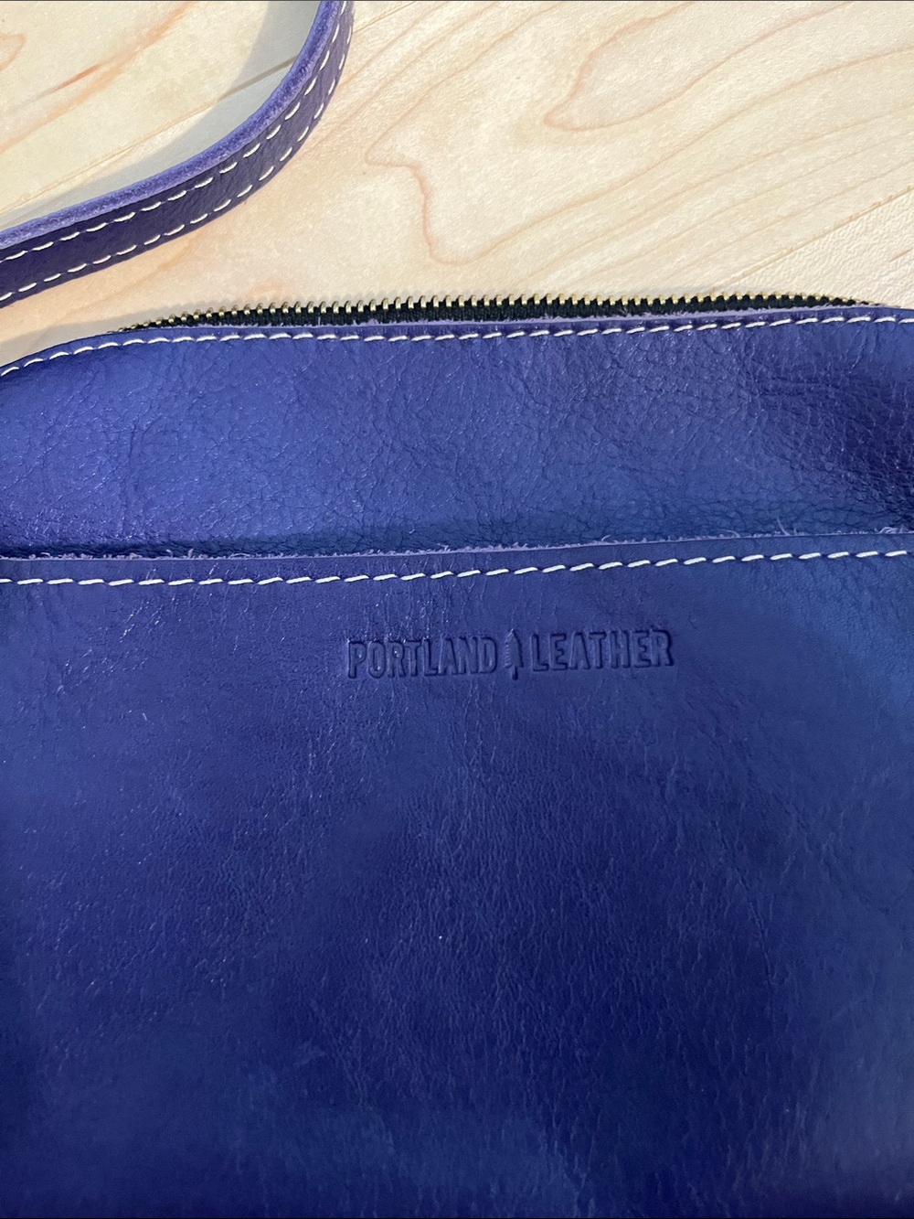 Portland Leather Eclipse Crossbody Bag - Genuine Leather - Picture 5 of 10